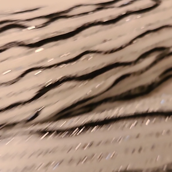 An evening jacket with white as the dominant color. Cardigan front long sleeves - Picture 2 of 5